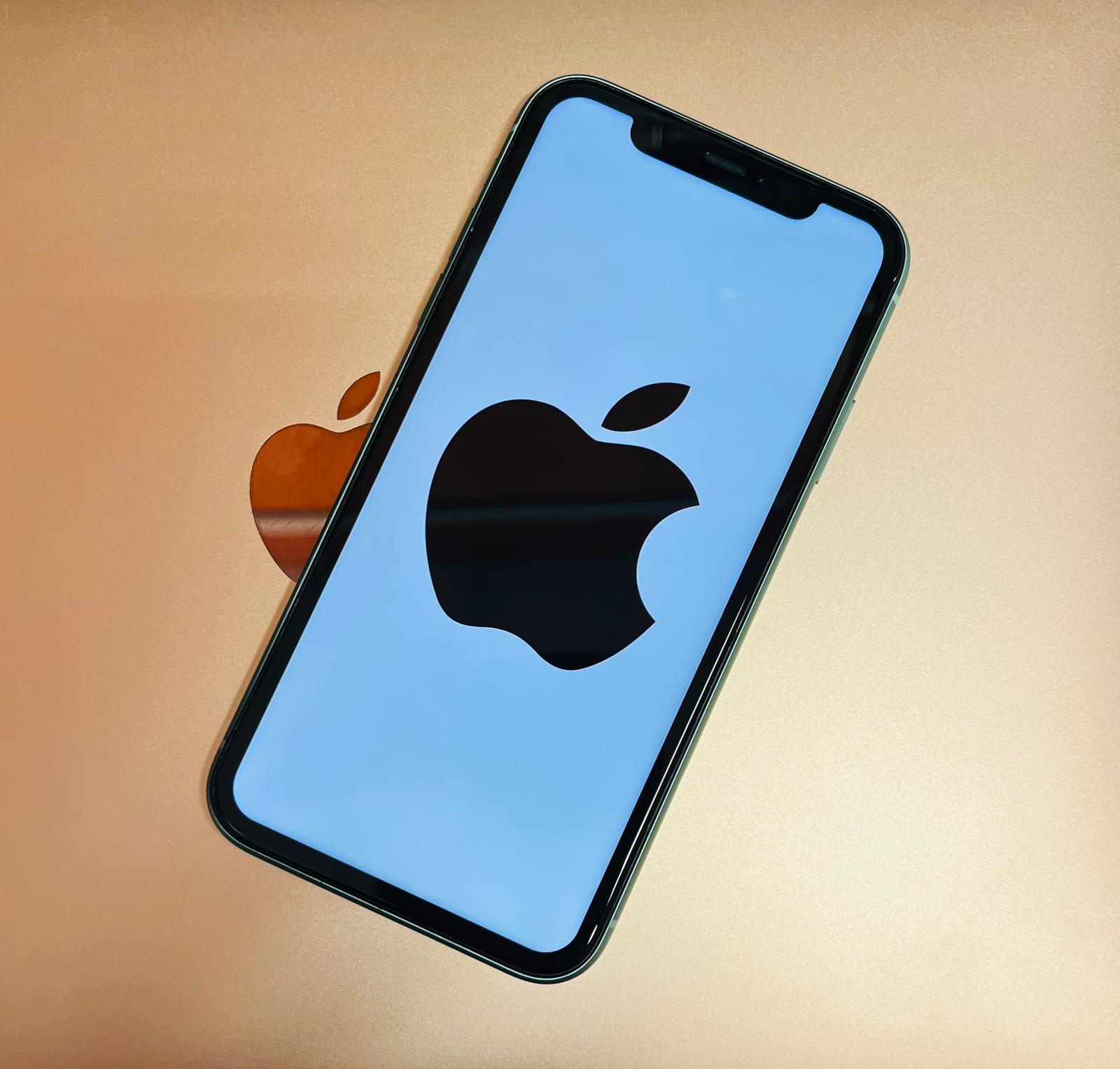 apps not downloading on iphone